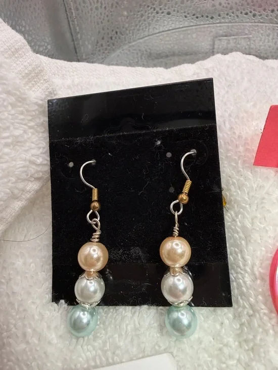 4 pairs of fun Pink Floral Pearl & Acrylic Earring Set for Women - Picture 2 of 5